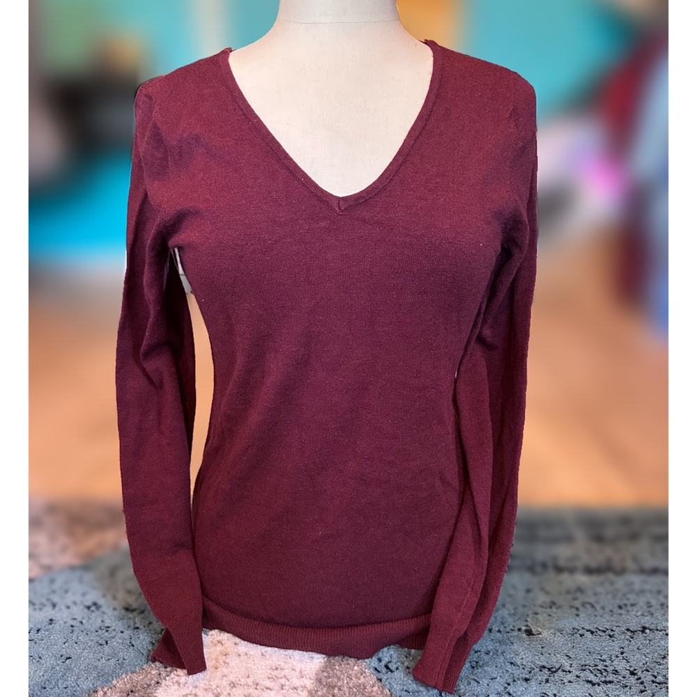 Like new Burgundy V-Neck Sweater